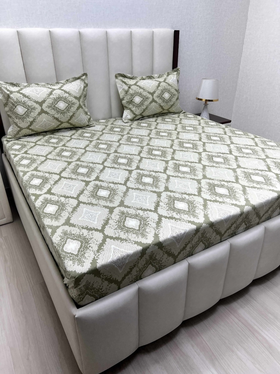 Pure Decor Royal Passion Green Printed Pure Cotton 240TC Queen Bedsheet Set 2.28m x 2.54m
Pure Decor Royal Passion Green Printed Pure Cotton 240TC Queen Bedsheet Set 2.28m x 2.54m