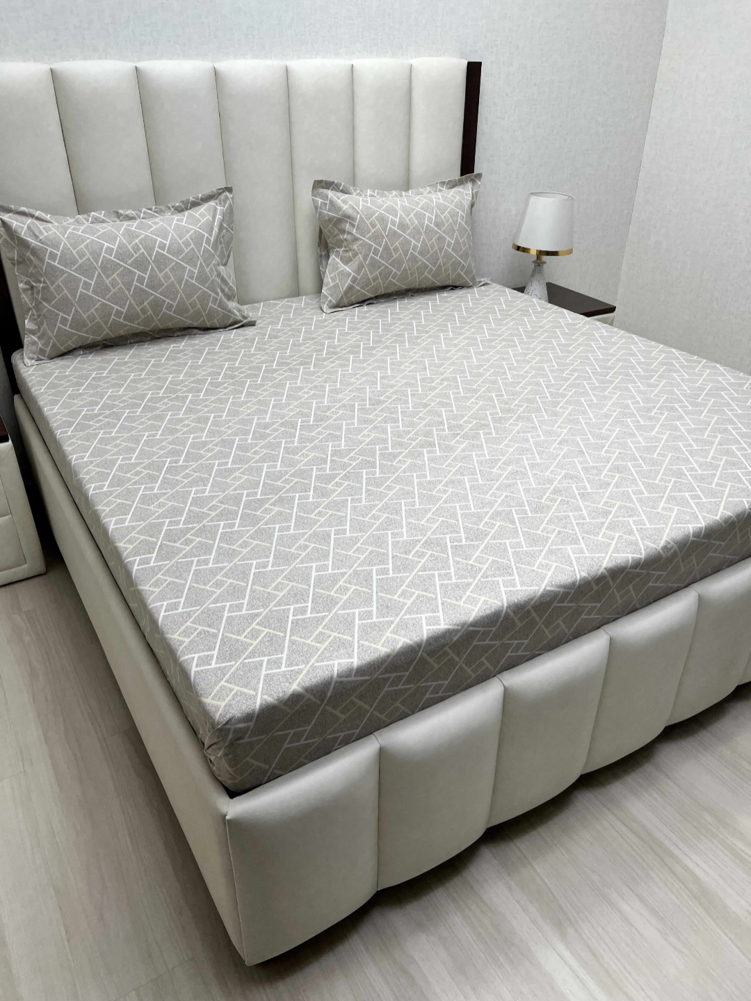 Pure Decor Passion Grey Printed Pure Cotton 250 TC Queen Bedsheet Set 2.54 m x 2.28 m
Pure Decor Passion Grey Printed Pure Cotton 250 TC Queen Bedsheet Set 2.54 m x 2.28 m