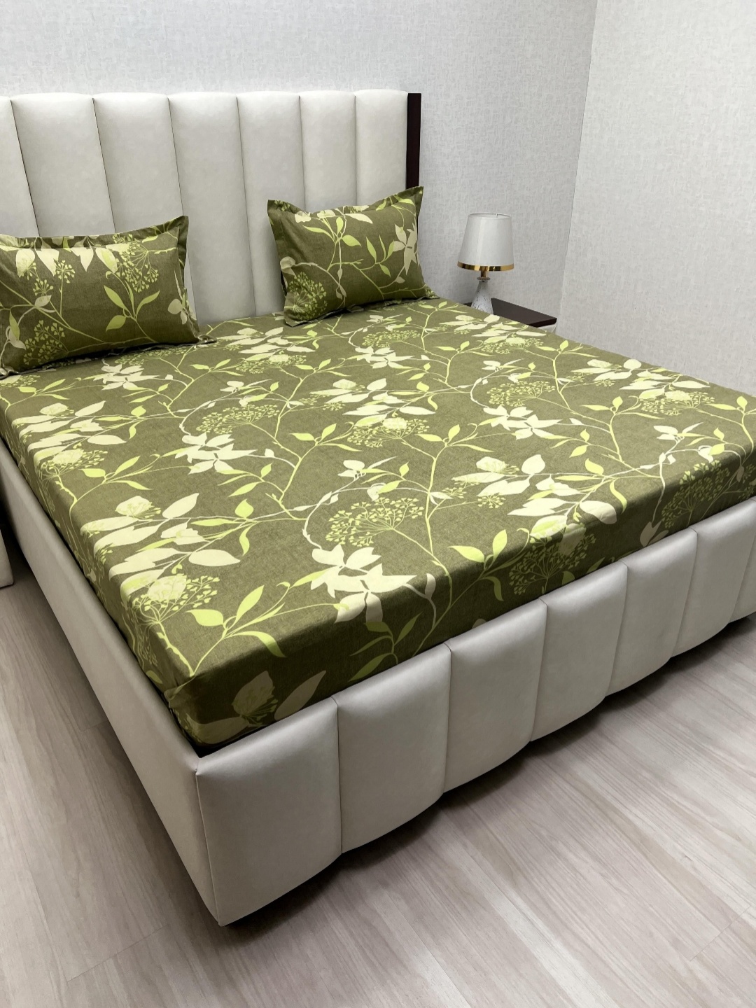 Pure Decor Velar Fur Sib Green Printed 400 TC Pure Cotton King Bedsheet Set- 2.74m x 2.74m
Pure Decor Velar Fur Sib Green Printed 400 TC Pure Cotton King Bedsheet Set- 2.74m x 2.74m