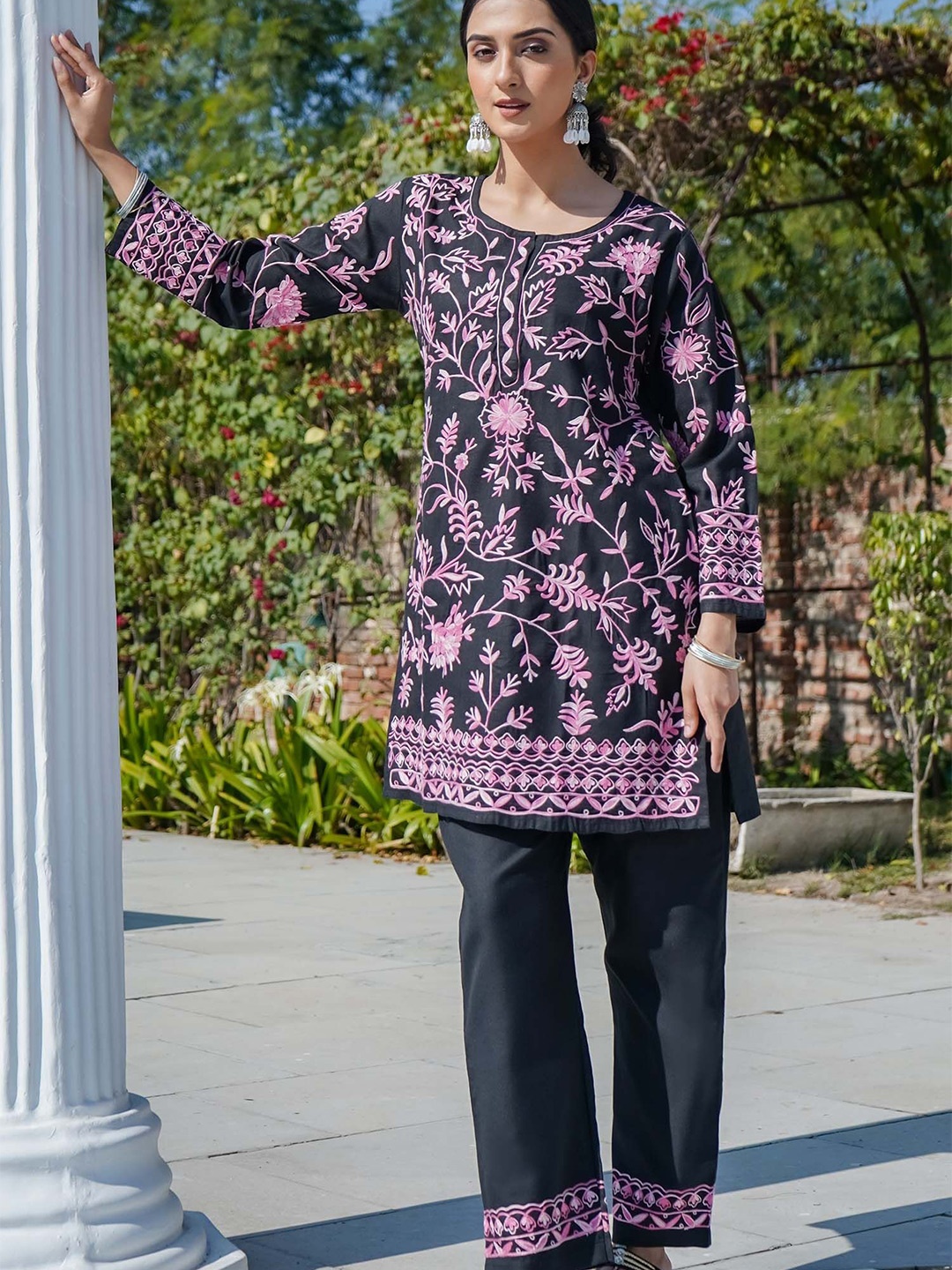 HOUSE OF KARI Floral Embroidered Thread Work Pure Cotton Straight Kurta with Trousers, Black
HOUSE OF KARI Floral Embroidered Thread Work Pure Cotton Straight Kurta with Trousers, Black
