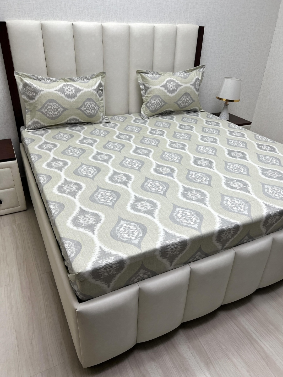 Pure Decor Royal Passion Grey Printed Pure Cotton 320 TC Queen Bedsheet Set 2.54 x 2.28m, Green
Pure Decor Royal Passion Grey Printed Pure Cotton 320 TC Queen Bedsheet Set 2.54 x 2.28m, Green