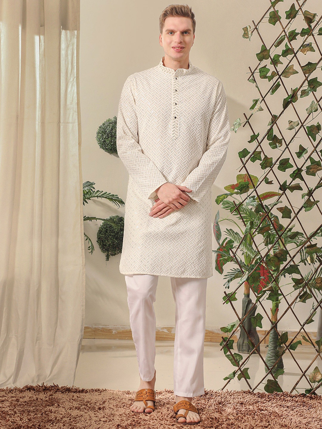 Pro-Ethic STYLE DEVELOPER Mandarin Collar Embroidered Pure Cotton Kurta With Trousers, White
Pro-Ethic STYLE DEVELOPER Mandarin Collar Embroidered Pure Cotton Kurta With Trousers, White