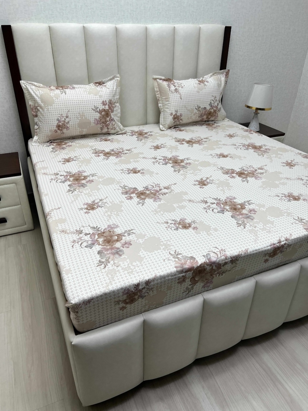Pure Decor Royal Passion Brown Printed Pure Cotton 260 TC Queen Bedsheet Set 2.54 x 2.28 m
Pure Decor Royal Passion Brown Printed Pure Cotton 260 TC Queen Bedsheet Set 2.54 x 2.28 m
