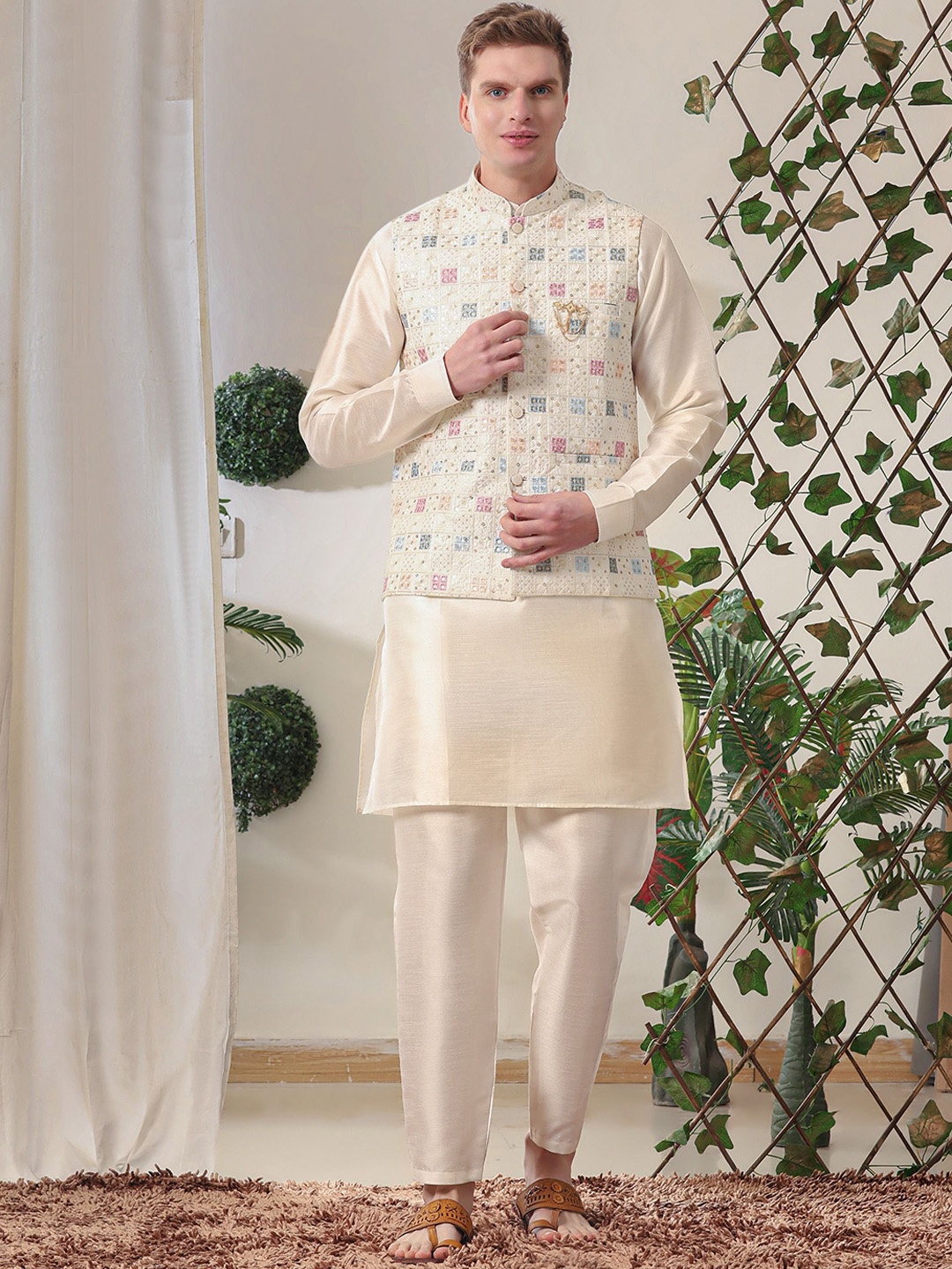 Pro-Ethic STYLE DEVELOPER Floral Sequinned Mandarin Collar Kurta With Trouser & jacket, White
Pro-Ethic STYLE DEVELOPER Floral Sequinned Mandarin Collar Kurta With Trouser & jacket, White