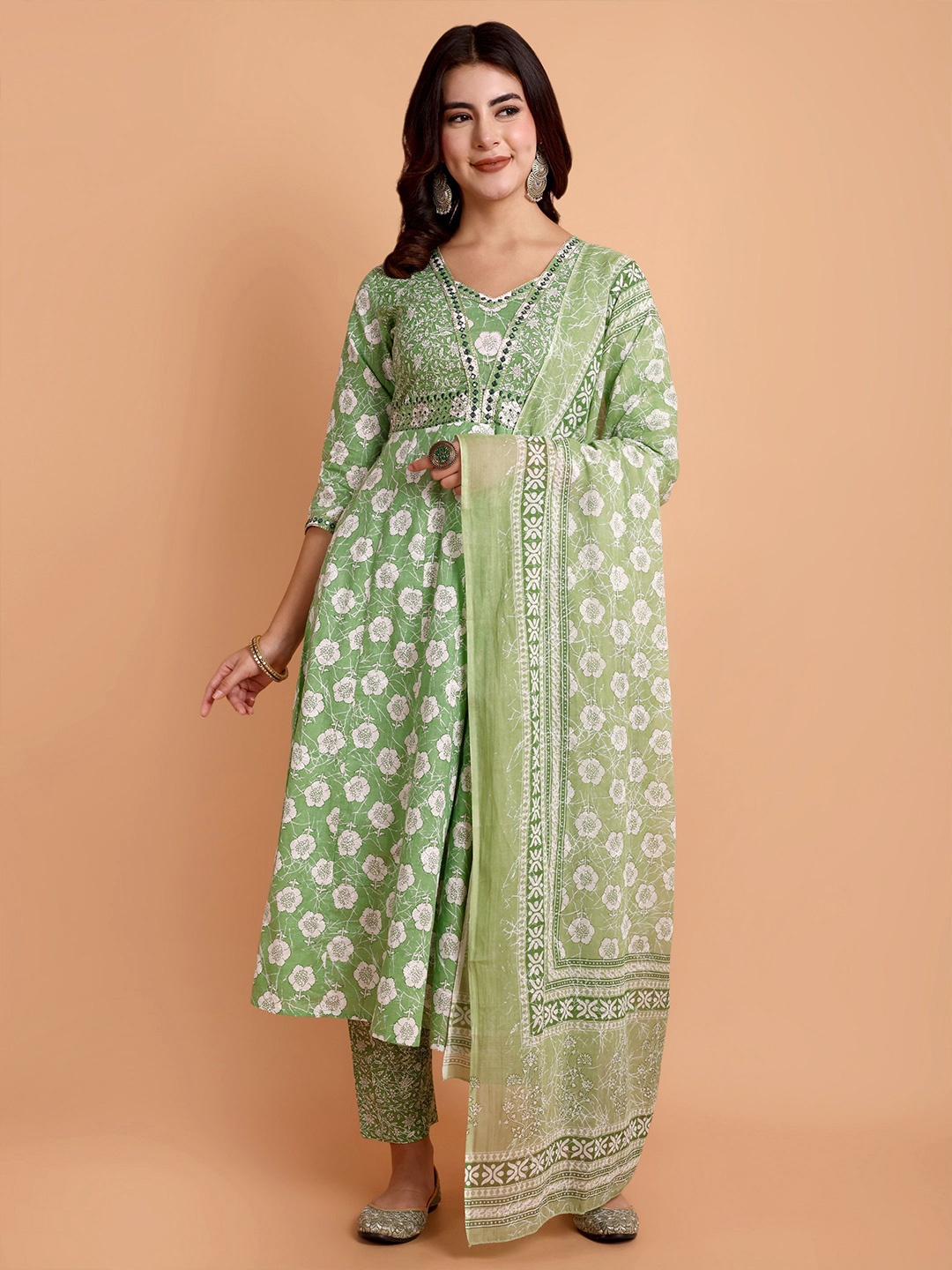 Pahiya Floral Printed V-Neck Pure Cotton Panelled A-Line Kurta With Trousers & Dupatta, Green
Pahiya Floral Printed V-Neck Pure Cotton Panelled A-Line Kurta With Trousers & Dupatta, Green