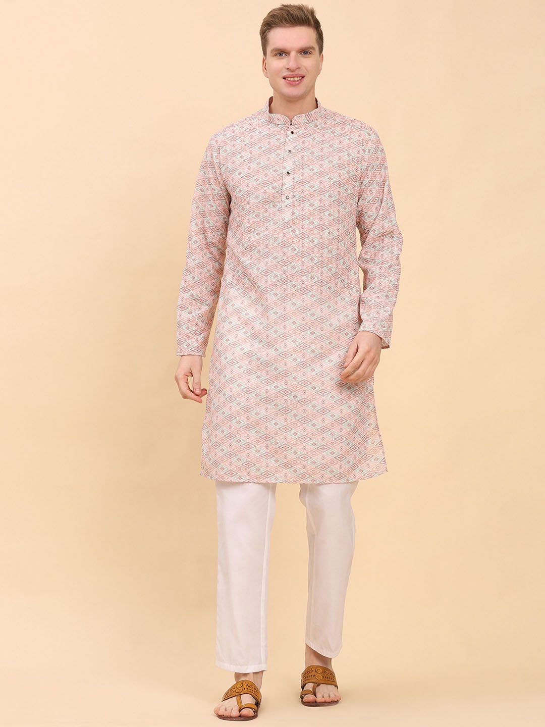 Pro-Ethic STYLE DEVELOPER Floral Printed Mandarin Collar Pure Cotton Kurta And Trousers, Peach
Pro-Ethic STYLE DEVELOPER Floral Printed Mandarin Collar Pure Cotton Kurta And Trousers, Peach