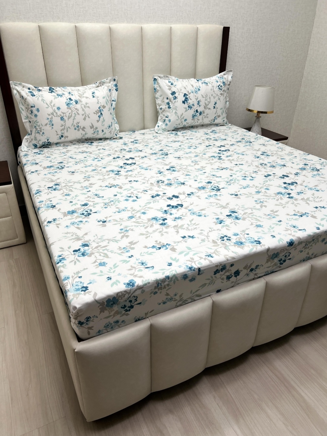 Pure Decor Royal Passion White Printed Pure Cotton 330TC Queen Bedsheet Set 2.28m x 2.54m
Pure Decor Royal Passion White Printed Pure Cotton 330TC Queen Bedsheet Set 2.28m x 2.54m