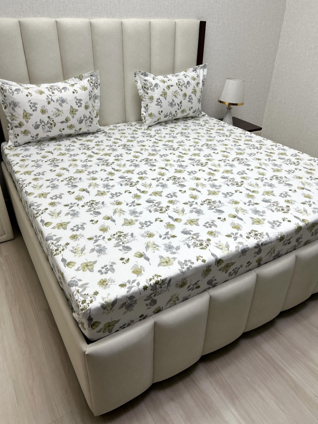 Pure Decor Royal Passion White Printed Cotton 350 TC Queen Bedsheet Set 2.28 m x 2.54m
Pure Decor Royal Passion White Printed Cotton 350 TC Queen Bedsheet Set 2.28 m x 2.54m