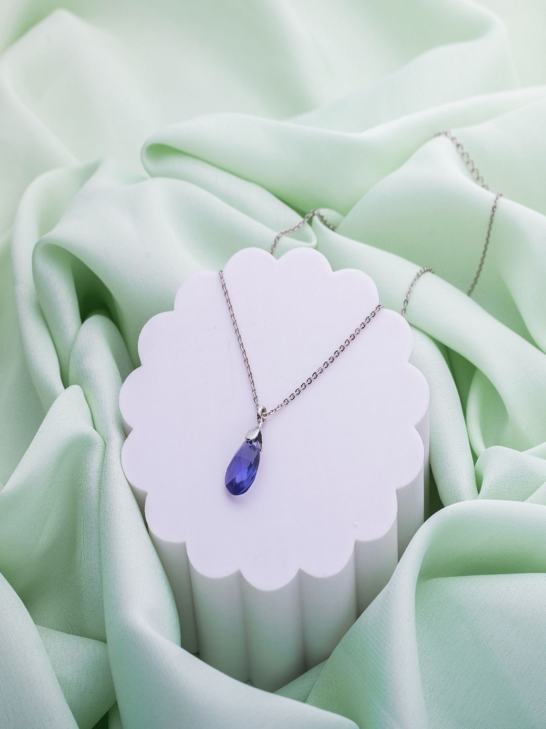 LIORA 925 Silver Jewellery Women Sterling Silver Rhodium Plated Raindrop Pendant Chain
LIORA 925 Silver Jewellery Women Sterling Silver Rhodium Plated Raindrop Pendant Chain