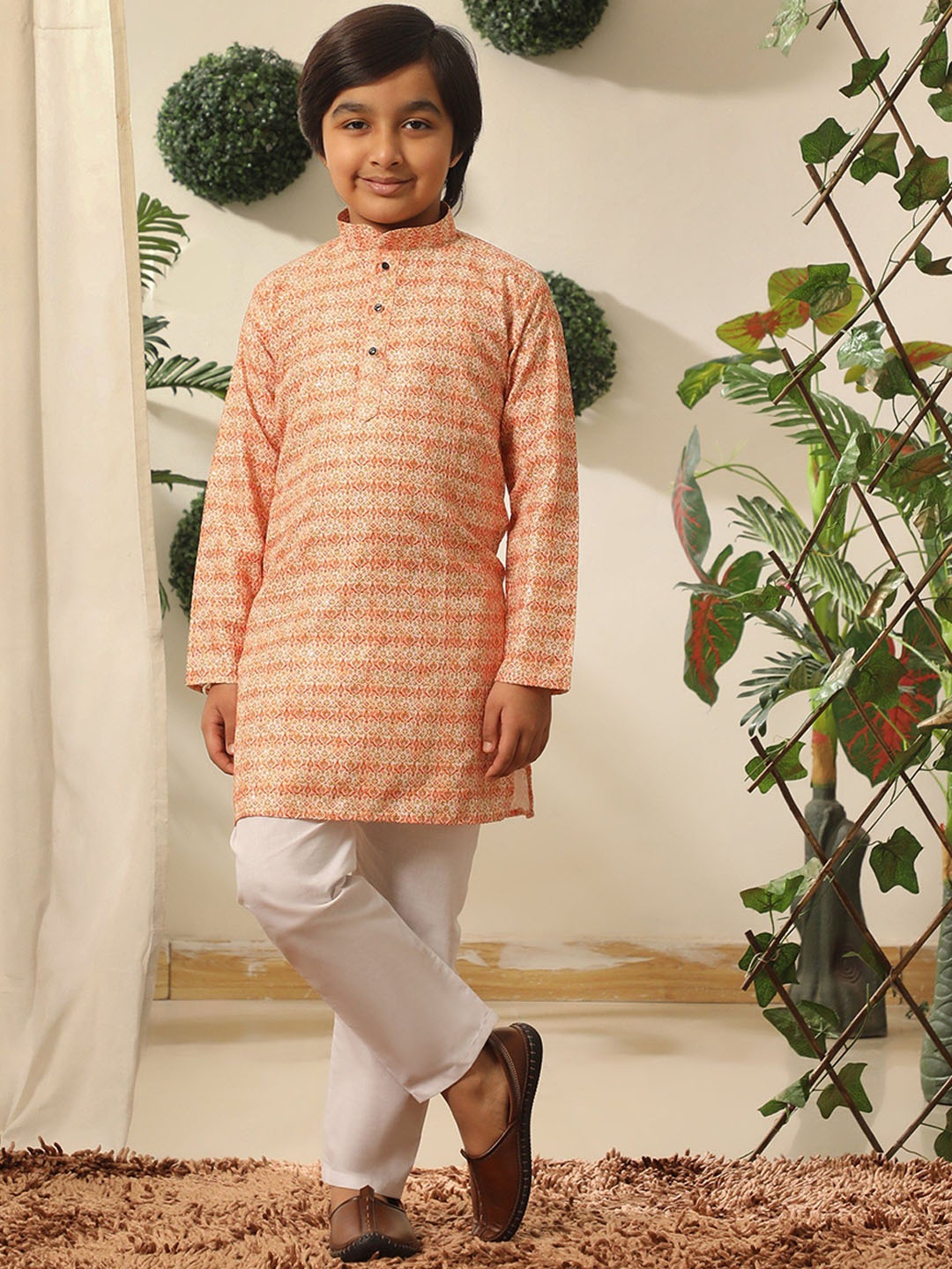 Pro-Ethic STYLE DEVELOPER Boys Floral Printed Mandarin Collar Pure Cotton Kurta & Trousers, Orange
Pro-Ethic STYLE DEVELOPER Boys Floral Printed Mandarin Collar Pure Cotton Kurta & Trousers, Orange