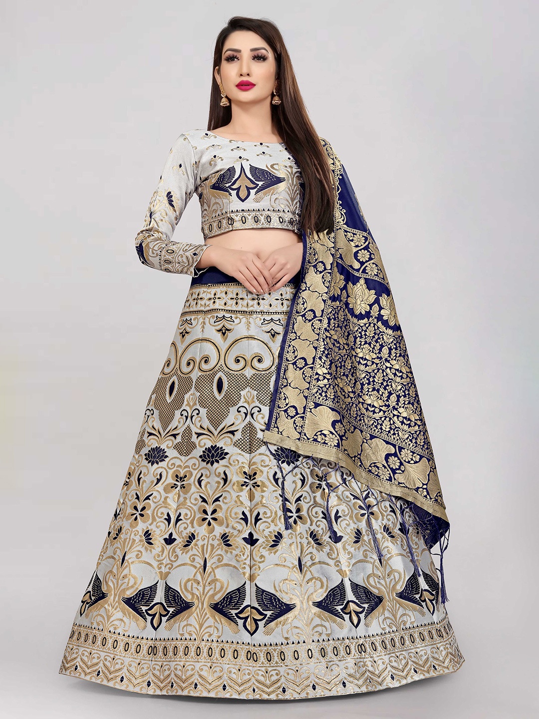 DIVASTRI Floral Woven Design Jacquard Semi-Stitched Lehenga & Unstitched Blouse & Dupatta, Navy blue
DIVASTRI Floral Woven Design Jacquard Semi-Stitched Lehenga & Unstitched Blouse & Dupatta, Navy blue