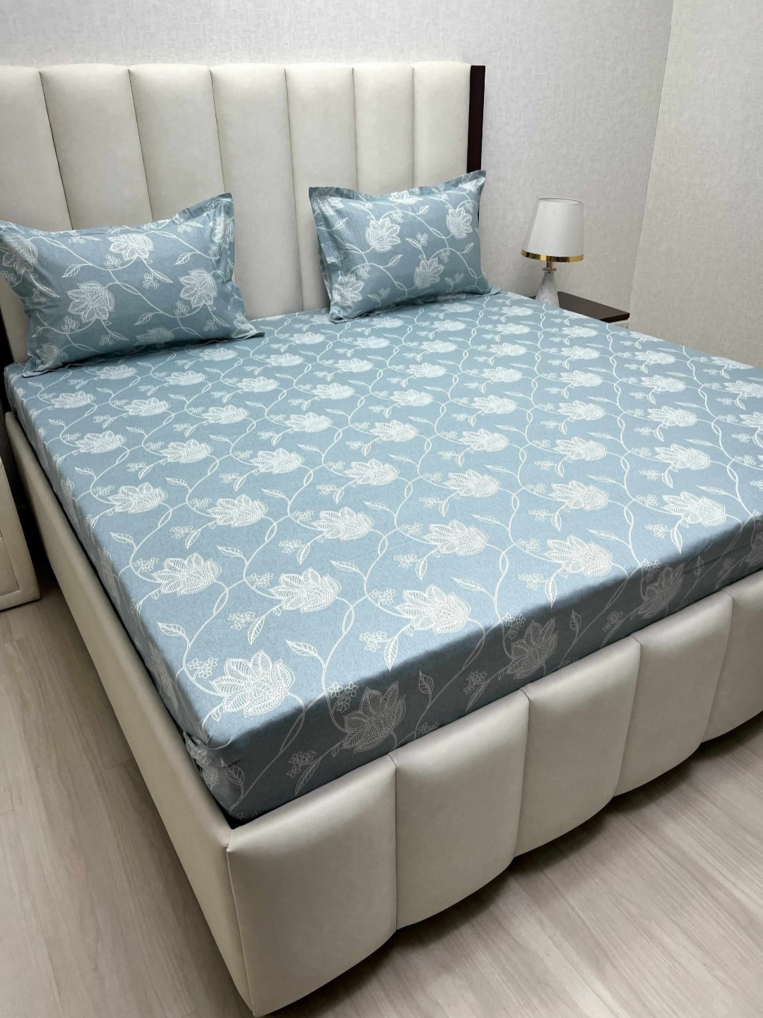 Pure Decor Royal Passion Blue Printed Cotton 240 TC Queen Bedsheet Set 2.28 m x 2.54 m
Pure Decor Royal Passion Blue Printed Cotton 240 TC Queen Bedsheet Set 2.28 m x 2.54 m