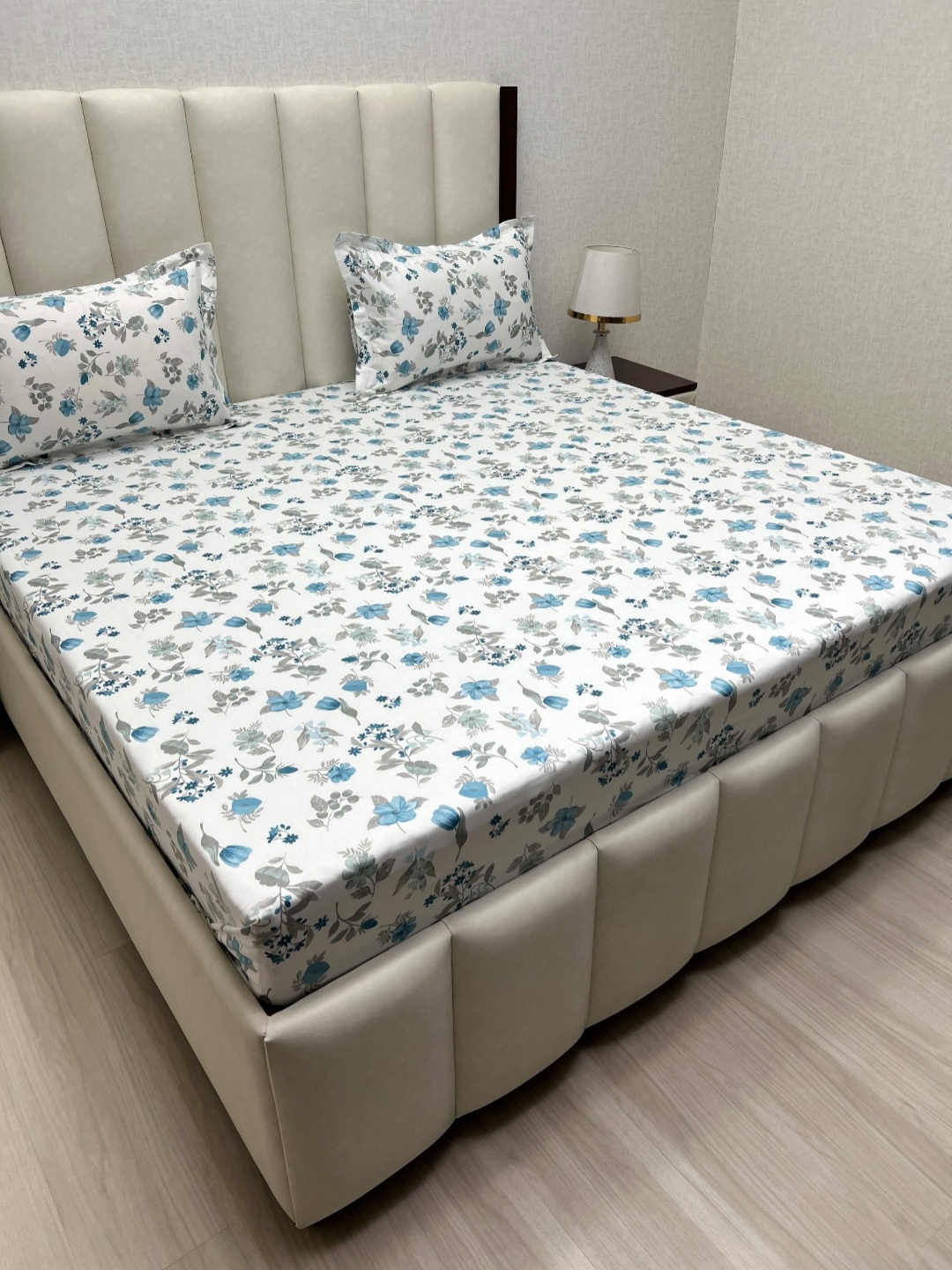 Pure Decor Royal Passion White Pure Cotton 400 TC Queen Bedsheet Set 2.28 m x 2.54 m
Pure Decor Royal Passion White Pure Cotton 400 TC Queen Bedsheet Set 2.28 m x 2.54 m