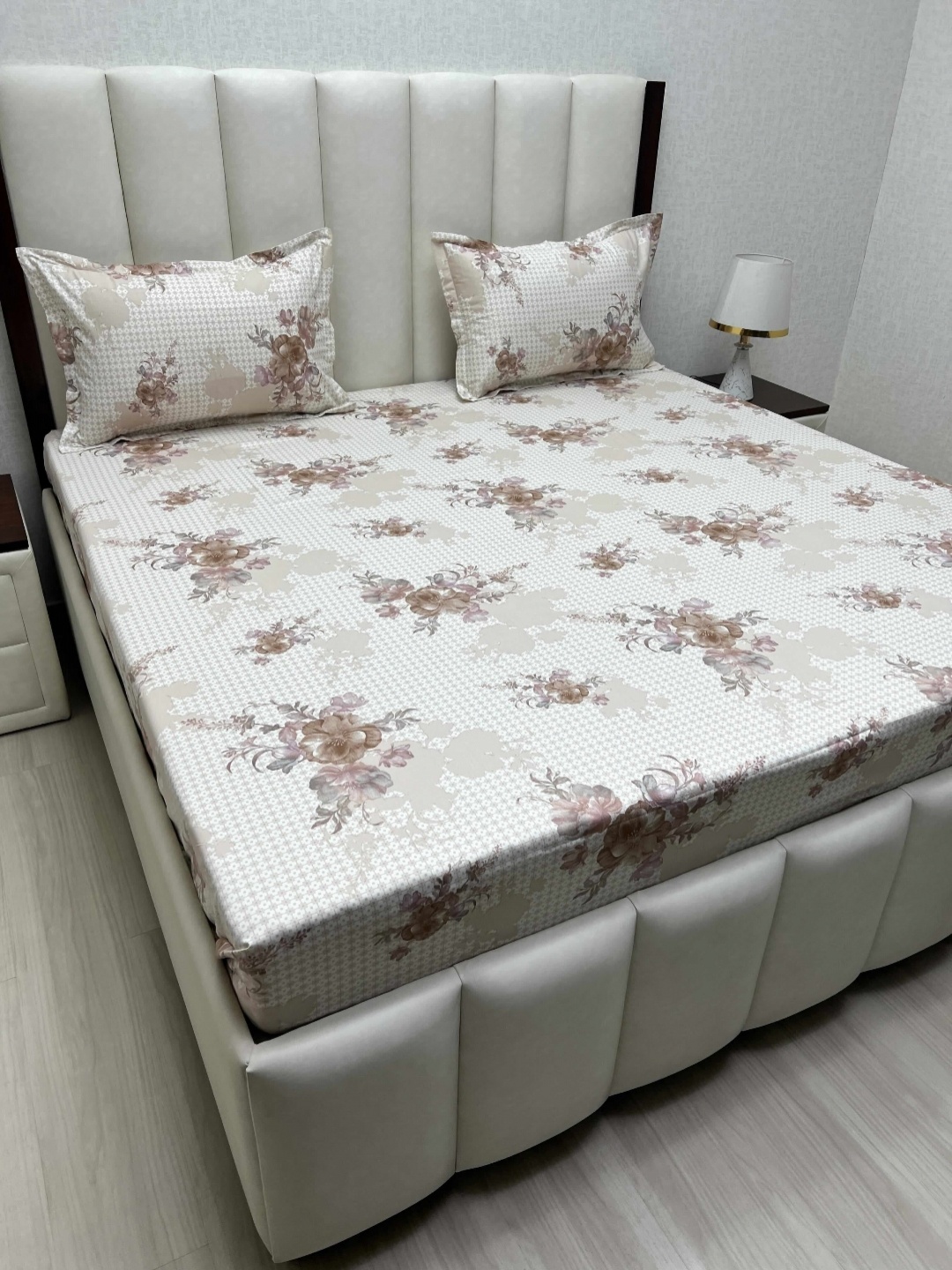 Pure Decor Royal Passion Brown Printed Cotton 330 TC Queen Bedsheet Set 2.28 m x 2.54 m
Pure Decor Royal Passion Brown Printed Cotton 330 TC Queen Bedsheet Set 2.28 m x 2.54 m
