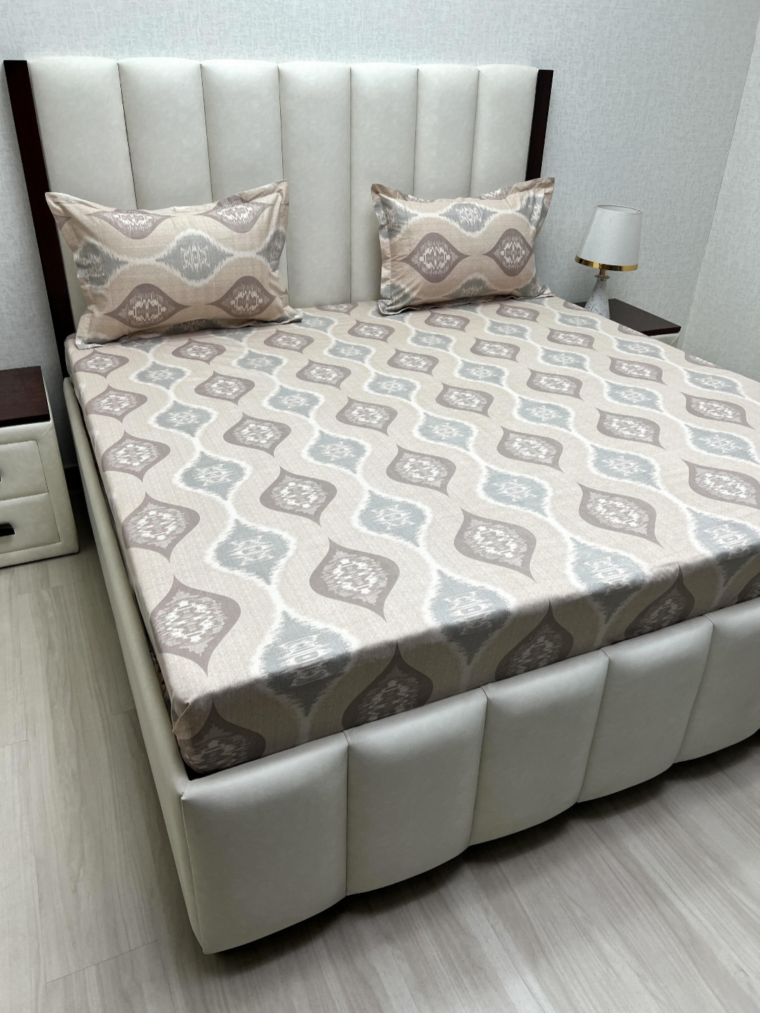 Pure Decor Passion Brown Printed Pure Cotton 250 TC Queen Bedsheet Set 2.28 m x 2.54 m
Pure Decor Passion Brown Printed Pure Cotton 250 TC Queen Bedsheet Set 2.28 m x 2.54 m