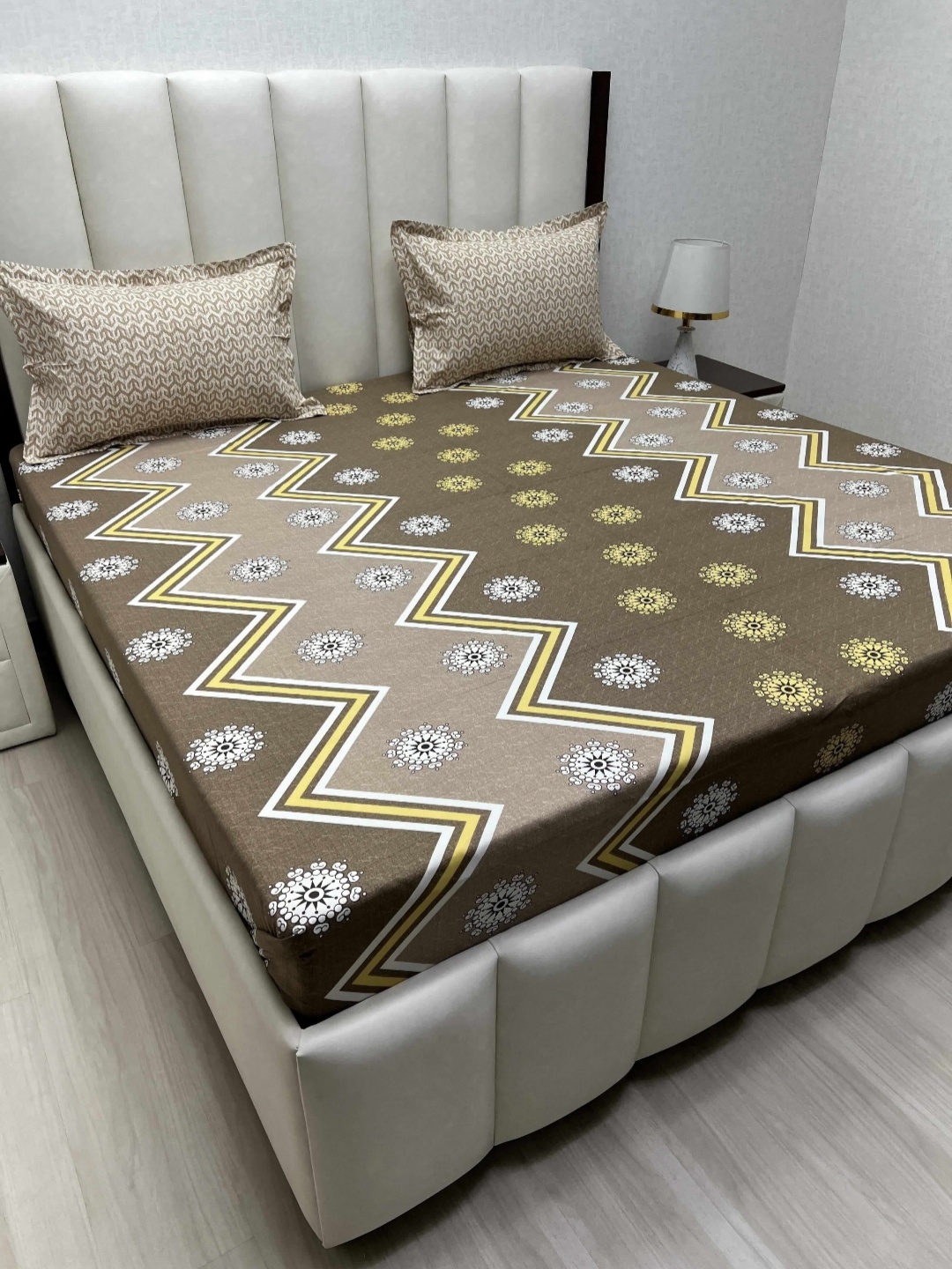 Pure Decor Passion Brown Printed Pure Cotton 250 TC Queen Bedsheet Set 2.54 m x 2.28 m
Pure Decor Passion Brown Printed Pure Cotton 250 TC Queen Bedsheet Set 2.54 m x 2.28 m