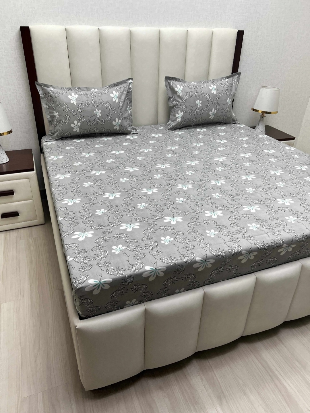 Pure Decor Passion Grey & White Printed Pure Cotton 210TC Queen Bedsheet Set 2.28m x 2.54m
Pure Decor Passion Grey & White Printed Pure Cotton 210TC Queen Bedsheet Set 2.28m x 2.54m