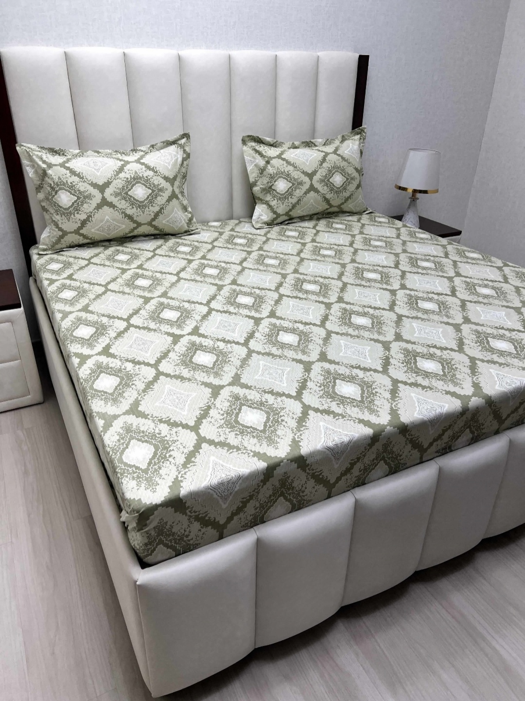 Pure Decor Royal Passion Green Printed Cotton 230TC Queen Bedsheet Set 2.28m x 2.54m
Pure Decor Royal Passion Green Printed Cotton 230TC Queen Bedsheet Set 2.28m x 2.54m