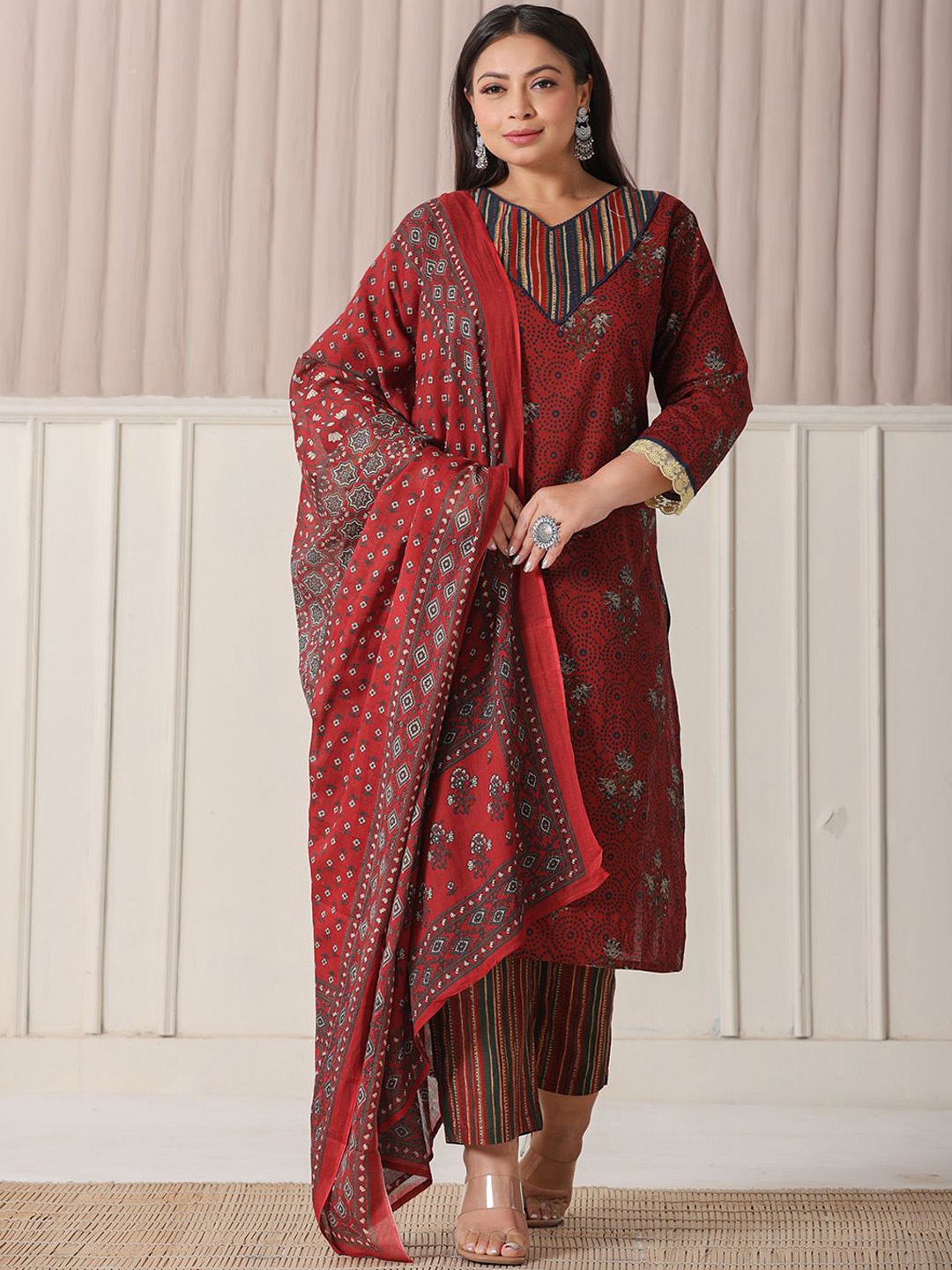 Yufta Plus Size Floral Printed Pure Cotton Straight Kurta With Trousers & Dupatta, Maroon
Yufta Plus Size Floral Printed Pure Cotton Straight Kurta With Trousers & Dupatta, Maroon