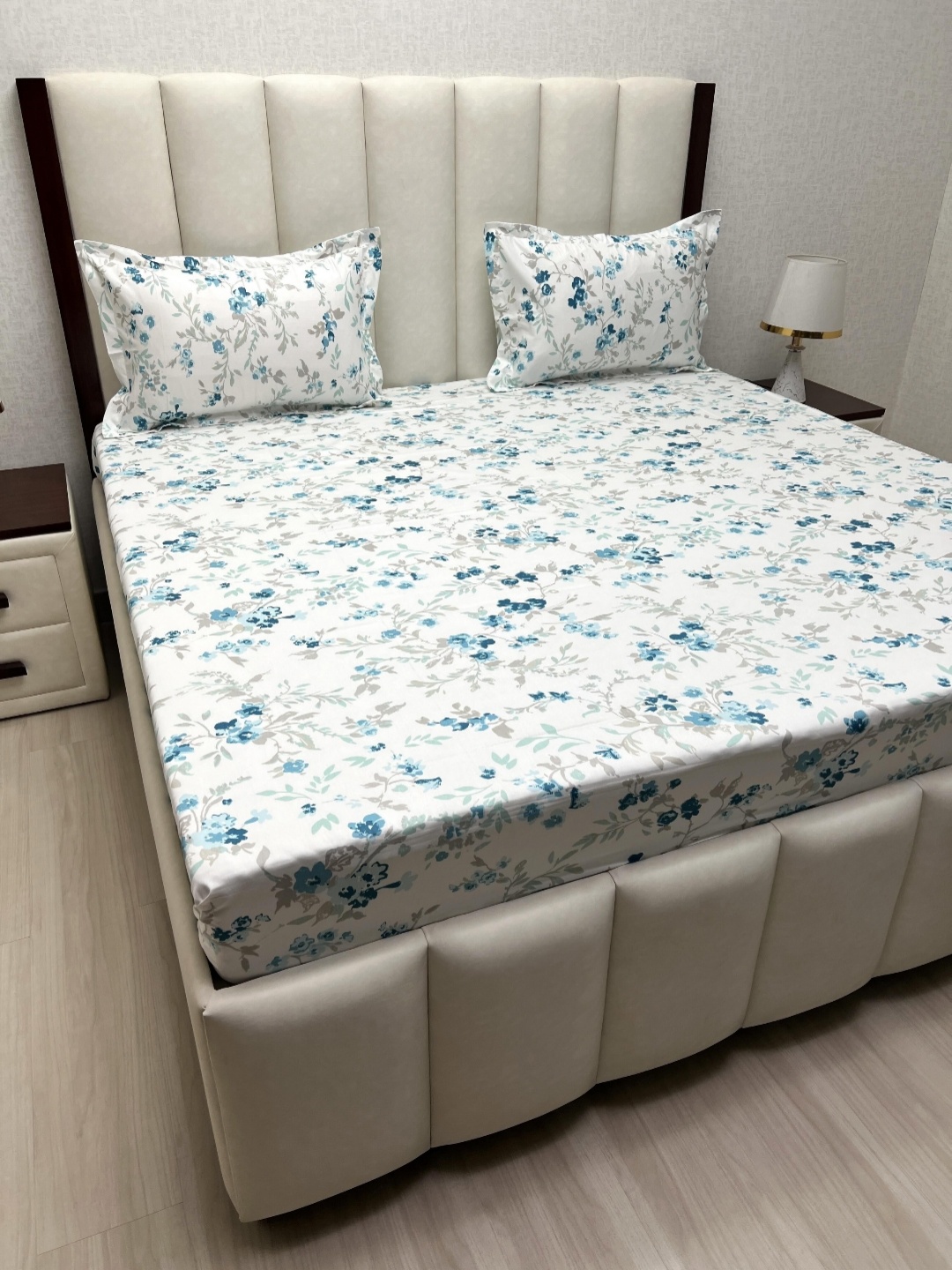 Pure Decor Royal Passion White Printed 260 TC Cotton Queen Bedsheet Set 2.28 m x 2.54 m
Pure Decor Royal Passion White Printed 260 TC Cotton Queen Bedsheet Set 2.28 m x 2.54 m
