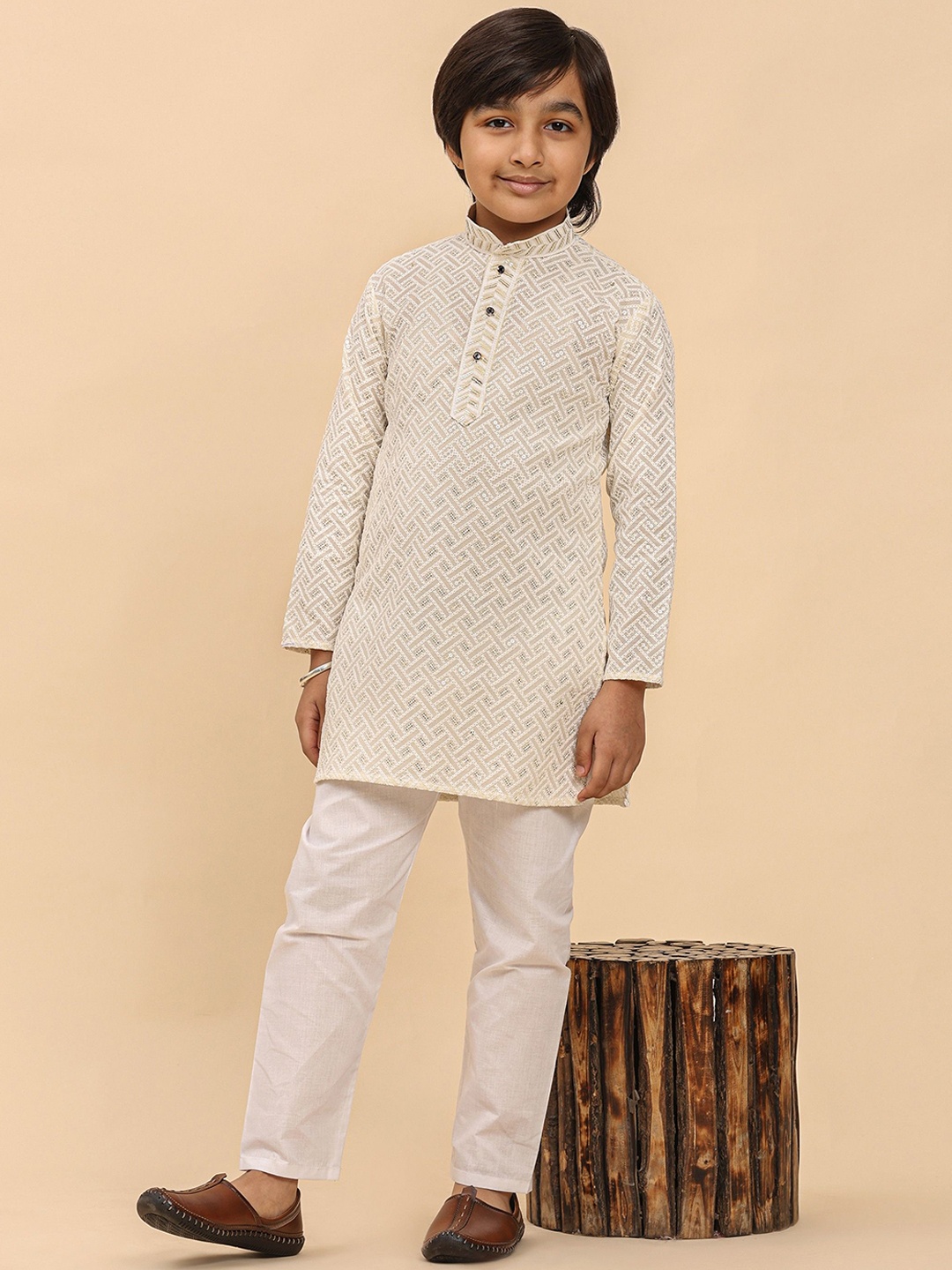 Pro-Ethic STYLE DEVELOPER Boys Mandarin Collar Embroidered Pure Cotton Kurta With Trousers, Cream
Pro-Ethic STYLE DEVELOPER Boys Mandarin Collar Embroidered Pure Cotton Kurta With Trousers, Cream