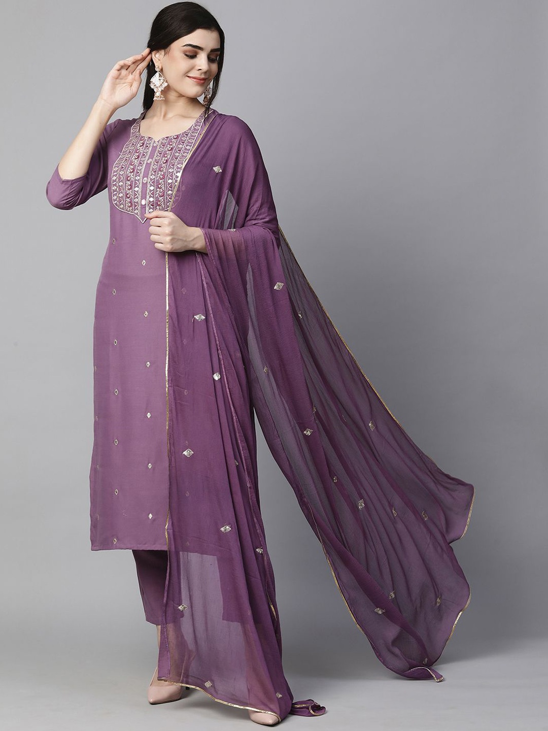 DIVASTRI Floral Embroidered Sweetheart Neck Straight Kurta With Trousers & Dupatta, Purple
DIVASTRI Floral Embroidered Sweetheart Neck Straight Kurta With Trousers & Dupatta, Purple