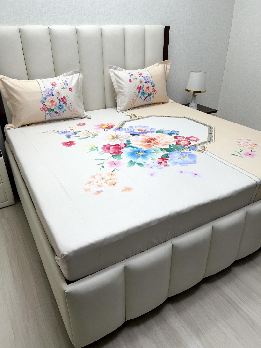 Pure Decor Majestic Peach & Blue Printed Cotton 500 TC King Bedsheet Set 2.74 m x 2.74 m
Pure Decor Majestic Peach & Blue Printed Cotton 500 TC King Bedsheet Set 2.74 m x 2.74 m