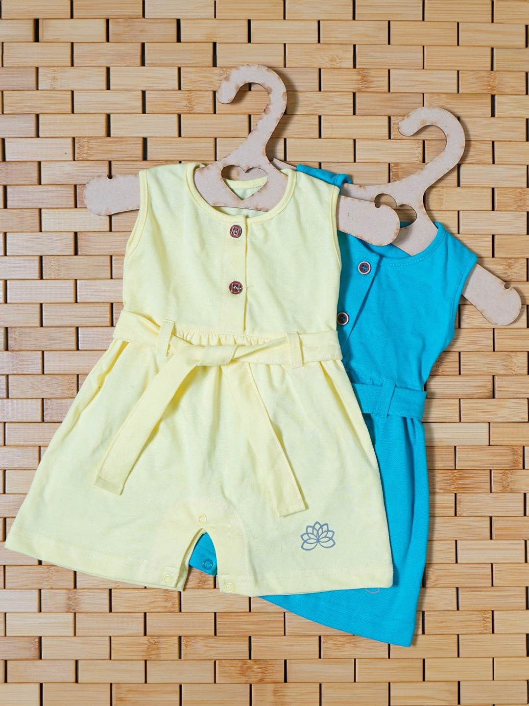 THE MAPLES FASHION Infant Girls Pack of 2 Hosiery Cotton Knee Length Dress With Belt, Multi
THE MAPLES FASHION Infant Girls Pack of 2 Hosiery Cotton Knee Length Dress With Belt, Multi