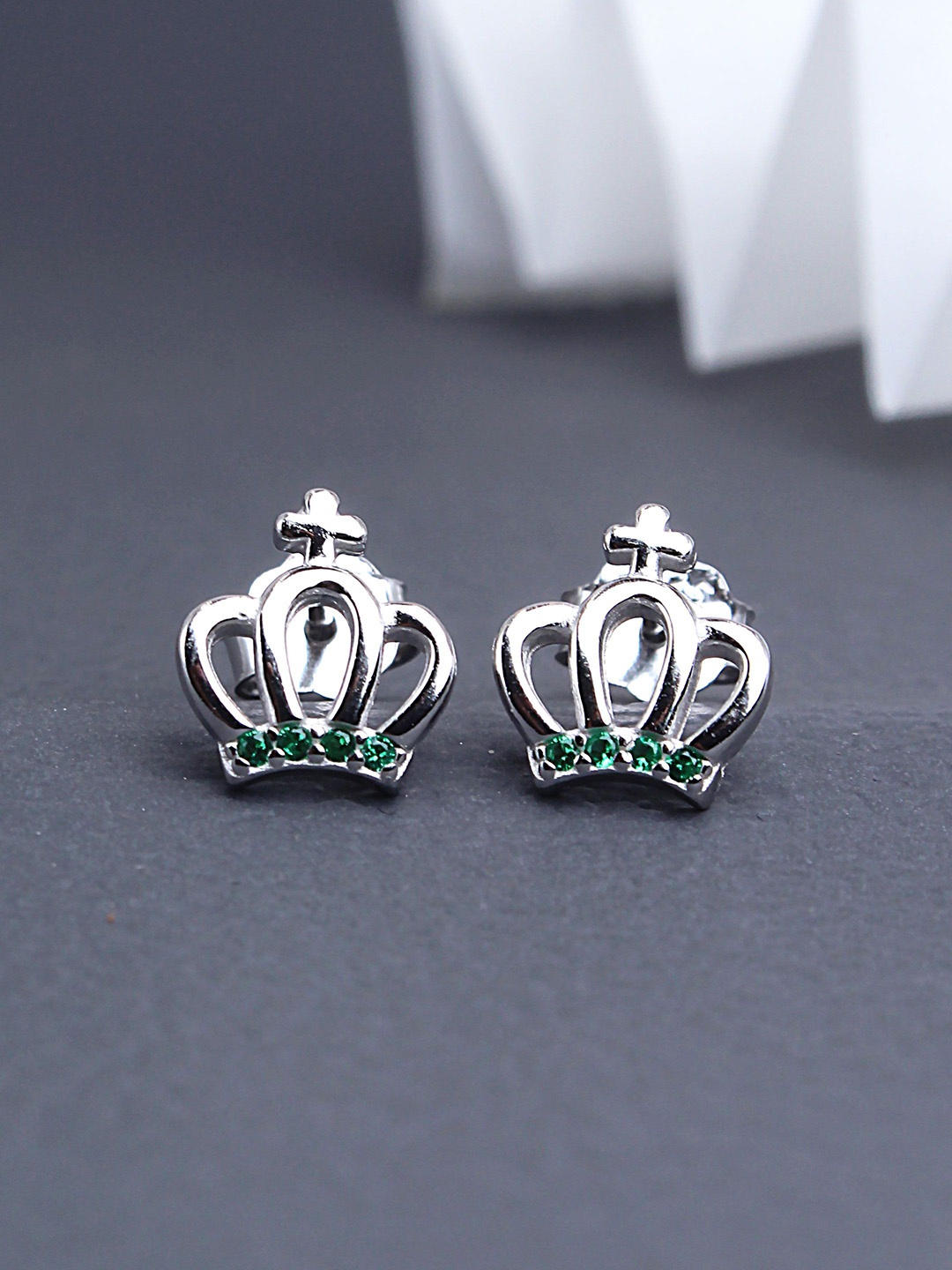 DEVASHREE 925 Sterling Silver Rhodium-Plated Emerald CZ Studded Crown Shaped Studs, Green
DEVASHREE 925 Sterling Silver Rhodium-Plated Emerald CZ Studded Crown Shaped Studs, Green
