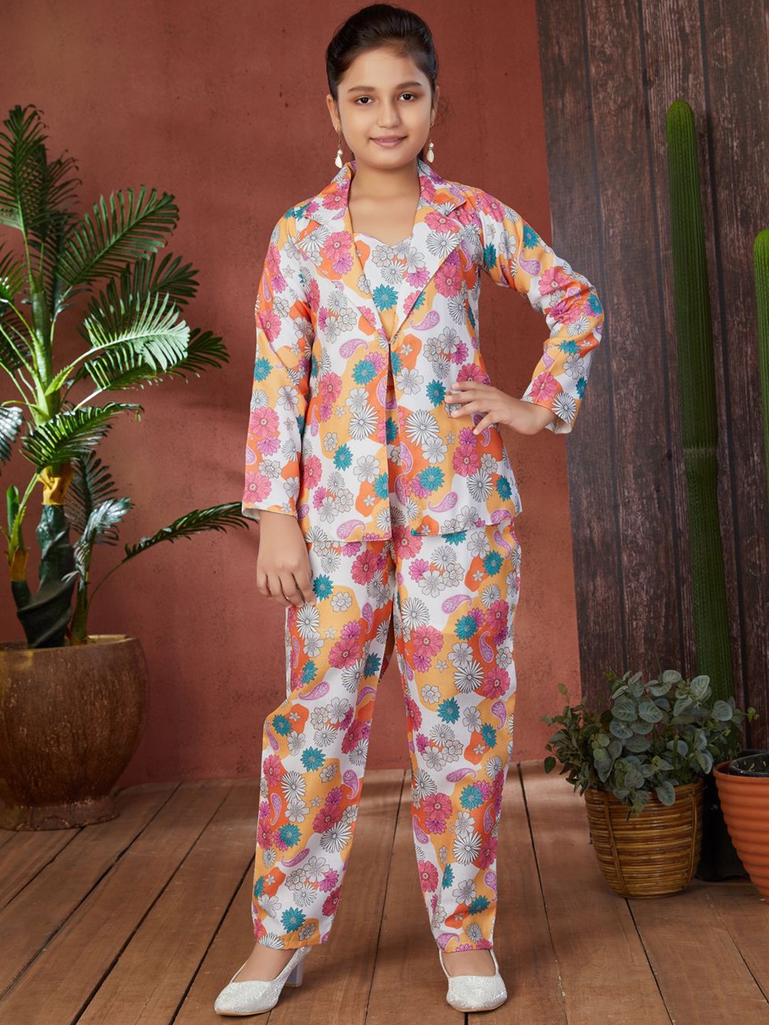 Aarika Girls Floral Printed V N eck Pure Cotton Shirt And Trouser Clothing Set, White
Aarika Girls Floral Printed V N eck Pure Cotton Shirt And Trouser Clothing Set, White