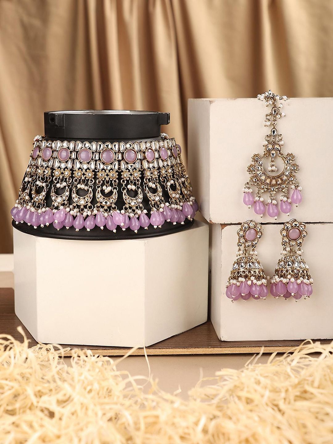 Anouk Gold Plated Artificial Stones And Beads Beaded Chokar With Earring And Maang Tika
Anouk Gold Plated Artificial Stones And Beads Beaded Chokar With Earring And Maang Tika
