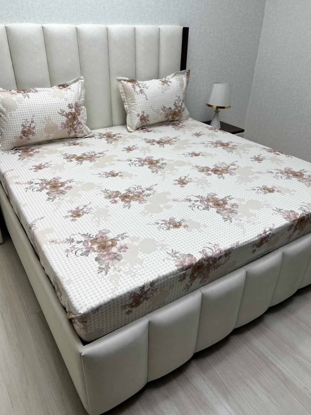 Pure Decor Royal Passion Beige Pure Cotton 380 TC Queen Bedsheet Set-2.28 m x 2.54 m
Pure Decor Royal Passion Beige Pure Cotton 380 TC Queen Bedsheet Set-2.28 m x 2.54 m