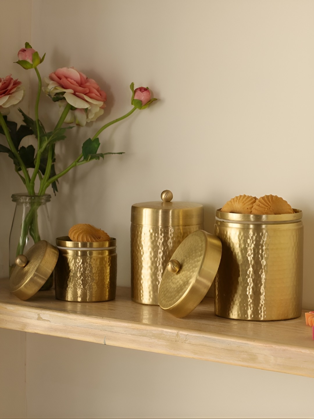 Peepul Tree Gold-Toned 3 Pieces Textured Brass Easy To Clean Containers-250ml,400ml,750 ml
Peepul Tree Gold-Toned 3 Pieces Textured Brass Easy To Clean Containers-250ml,400ml,750 ml