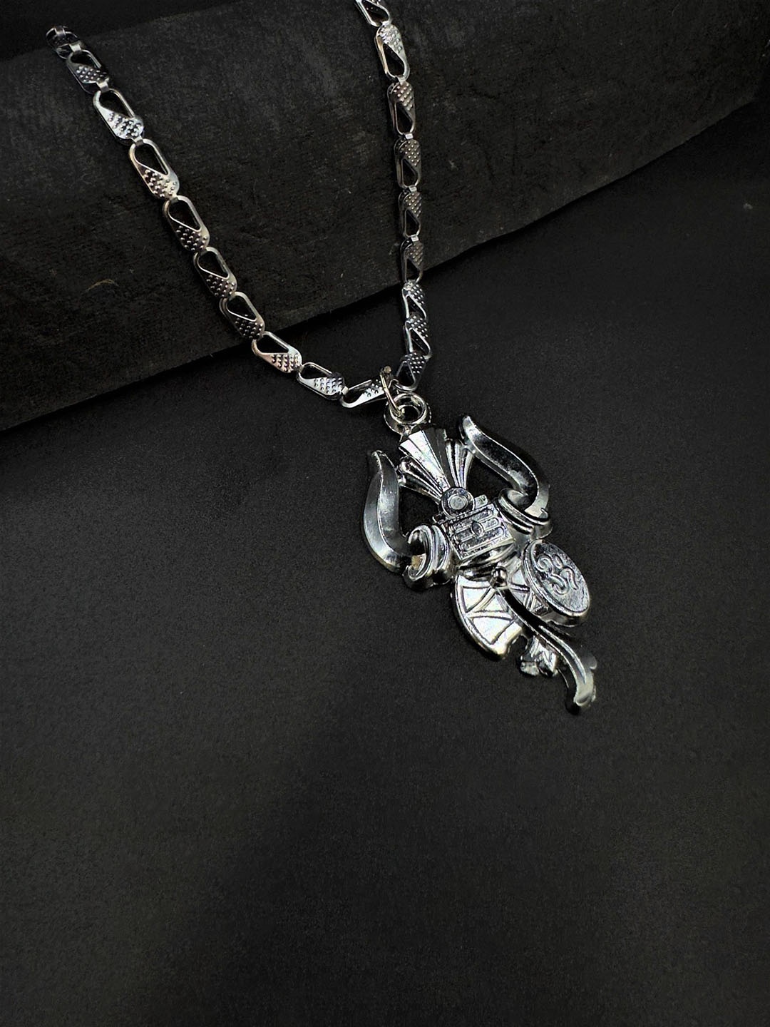 AKLINA Unisex Silver-Plated Contemporary Shaped God Shiva Trishul Pendants With Chains
AKLINA Unisex Silver-Plated Contemporary Shaped God Shiva Trishul Pendants With Chains