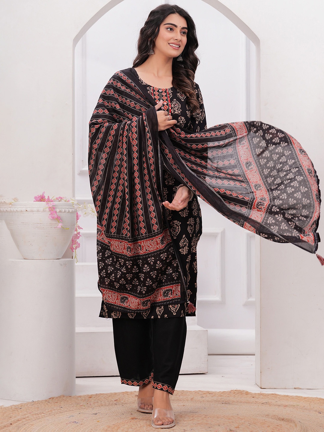 VASUPRADA Women Floral Printed Regular Sequinned Kurta with Trousers & With Dupatta, Black
VASUPRADA Women Floral Printed Regular Sequinned Kurta with Trousers & With Dupatta, Black