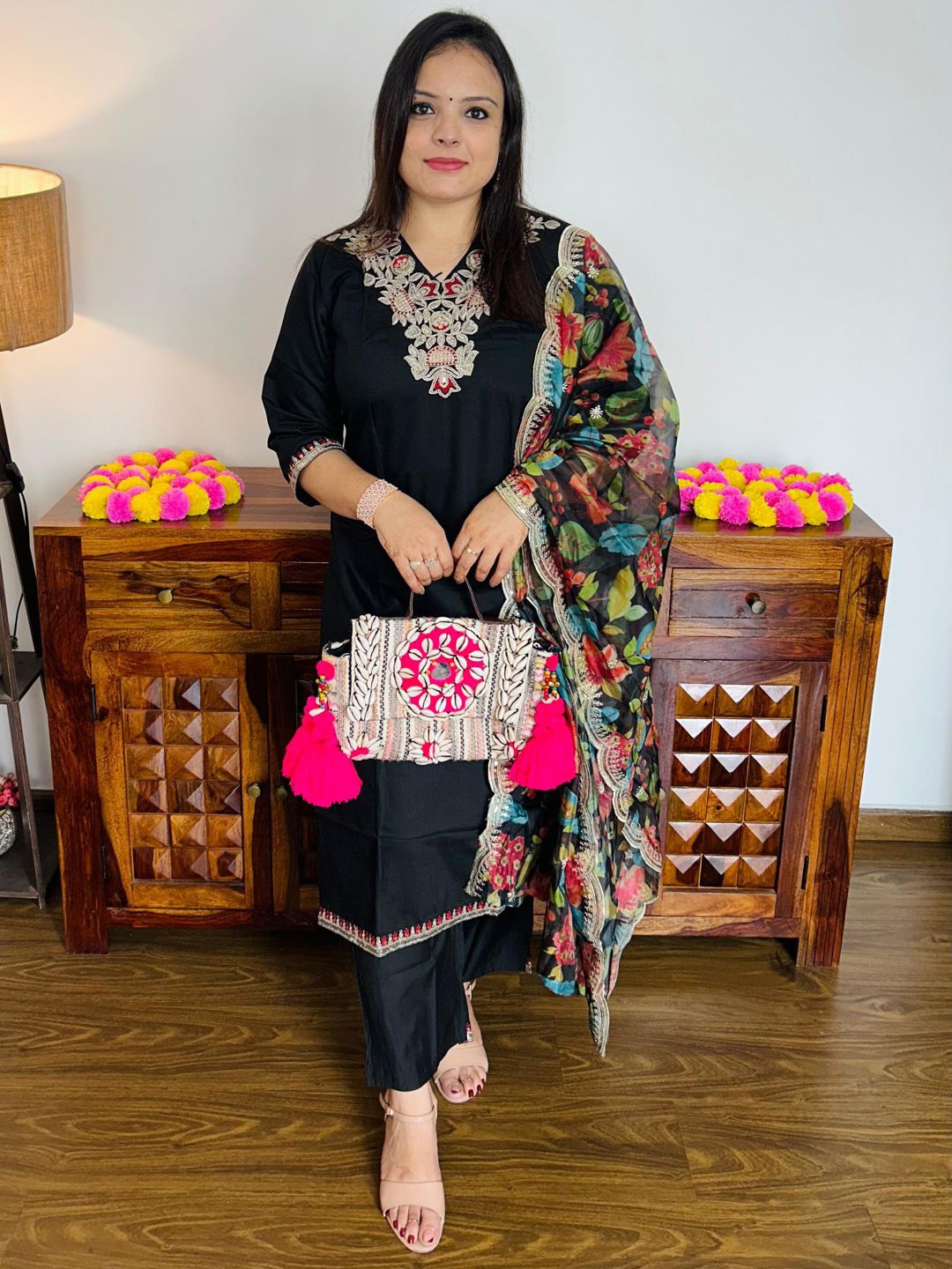 VredeVogel Floral Yoke Design V-Neck Zari Straight Kurta With Trouser And Dupatta, Black
VredeVogel Floral Yoke Design V-Neck Zari Straight Kurta With Trouser And Dupatta, Black
