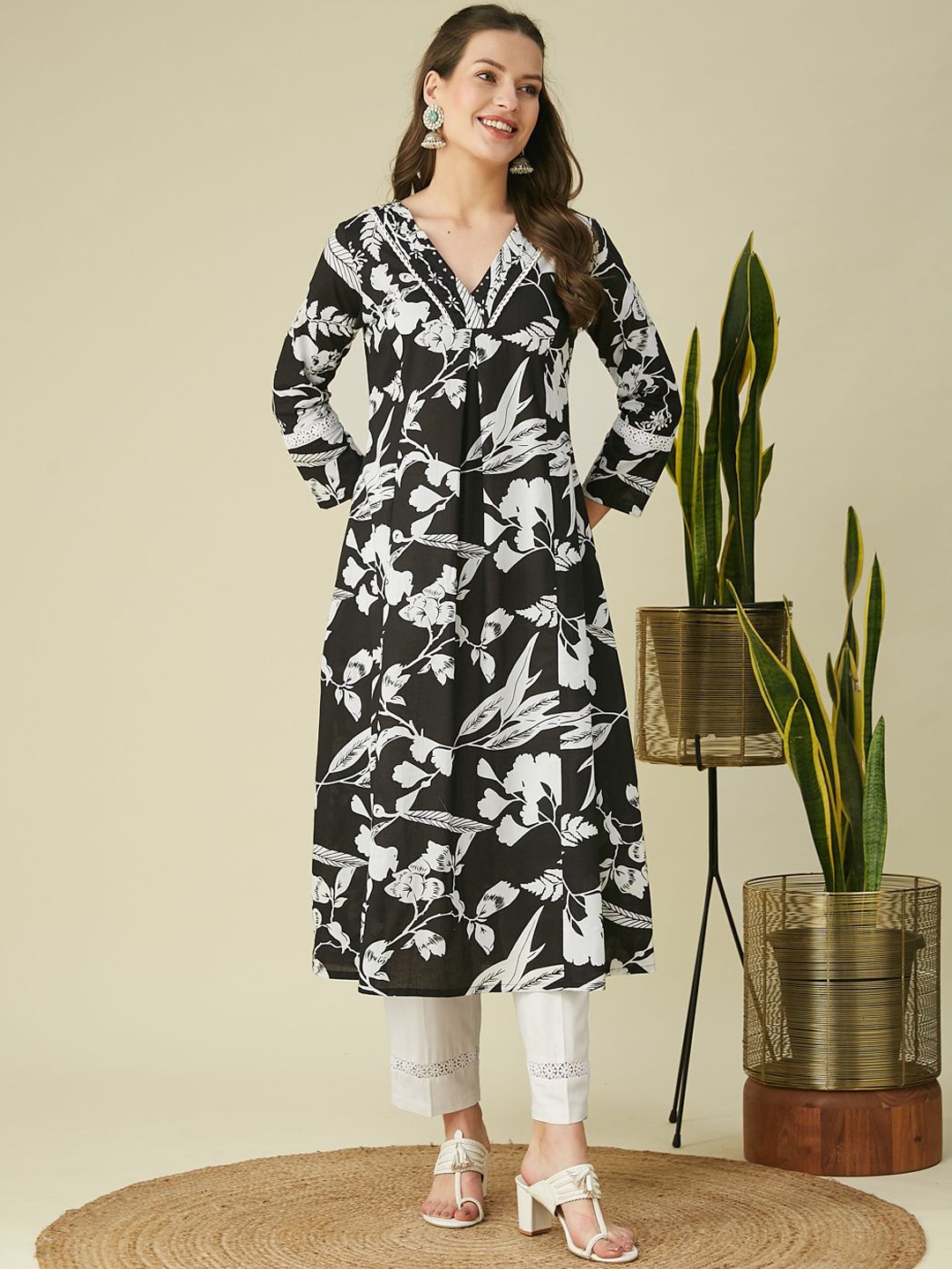 MOKOSH Floral Printed V-Neck Sequinned Pure Cotton A-Line Kurta with Trousers, Black
MOKOSH Floral Printed V-Neck Sequinned Pure Cotton A-Line Kurta with Trousers, Black
