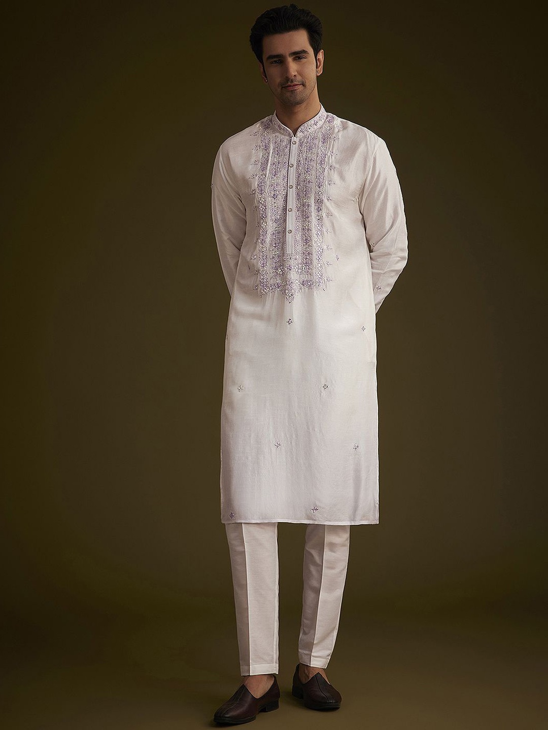 KALKI Fashion Floral Embroidered Mandarin Collar Silk Straight Kurta With Trousers, White
KALKI Fashion Floral Embroidered Mandarin Collar Silk Straight Kurta With Trousers, White