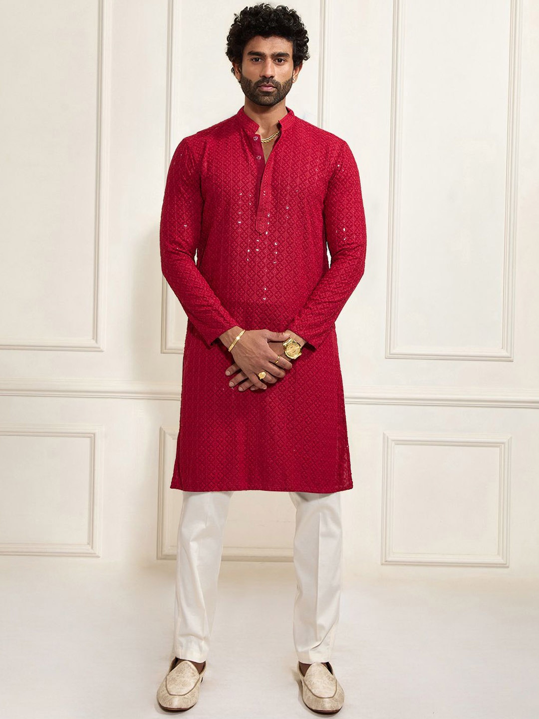 VASTRAMAY Floral Embroidered Sequinned Work Mandarin Collar Straight Kurta With Trousers, Maroon
VASTRAMAY Floral Embroidered Sequinned Work Mandarin Collar Straight Kurta With Trousers, Maroon