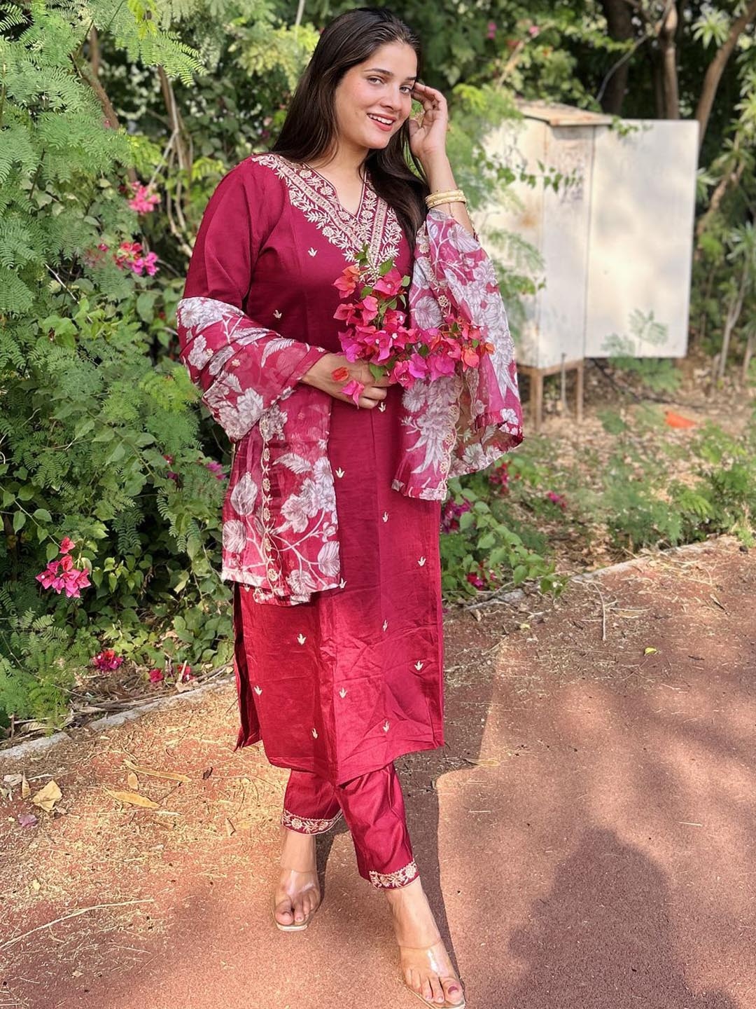VredeVogel Floral Embroidered V-Neck Thread Work Straight Kurta With Trouser And Dupatta, Maroon
VredeVogel Floral Embroidered V-Neck Thread Work Straight Kurta With Trouser And Dupatta, Maroon
