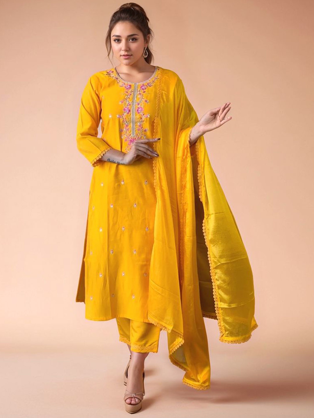 Siya Fashion Floral Embroidered Straight Thread Work Kurta With Trousers And Dupatta, Yellow
Siya Fashion Floral Embroidered Straight Thread Work Kurta With Trousers And Dupatta, Yellow