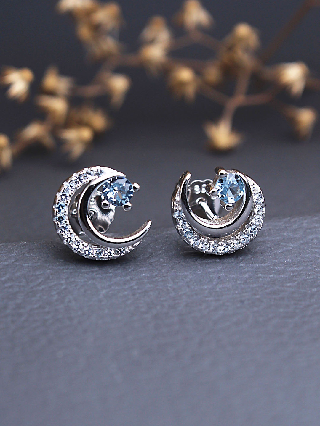 DEVASHREE 925 Silver Rhodium-Plated Cubic Zirconia Studded Crescent Shaped Moon Studs, Blue
DEVASHREE 925 Silver Rhodium-Plated Cubic Zirconia Studded Crescent Shaped Moon Studs, Blue