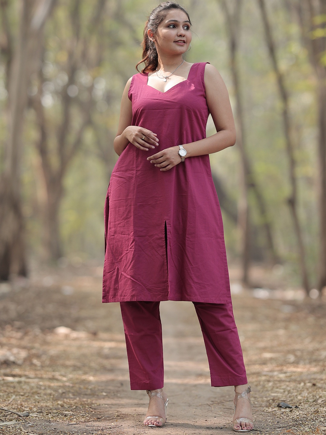 Swarna Akriti High Slit Sweetheart Neck Pure Cotton Straight Kurta With Trousers, Magenta
Swarna Akriti High Slit Sweetheart Neck Pure Cotton Straight Kurta With Trousers, Magenta