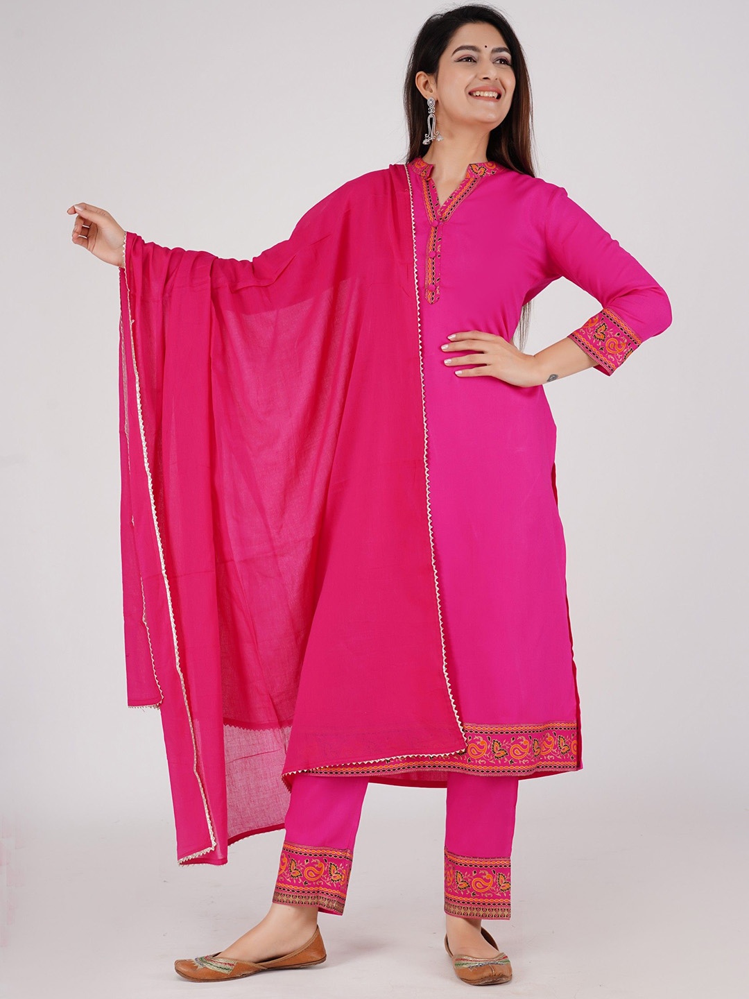 rf clothes Ethnic Motifs Printed Mandarin Collar Straight Kurta With Trousers & Dupatta, Pink
rf clothes Ethnic Motifs Printed Mandarin Collar Straight Kurta With Trousers & Dupatta, Pink