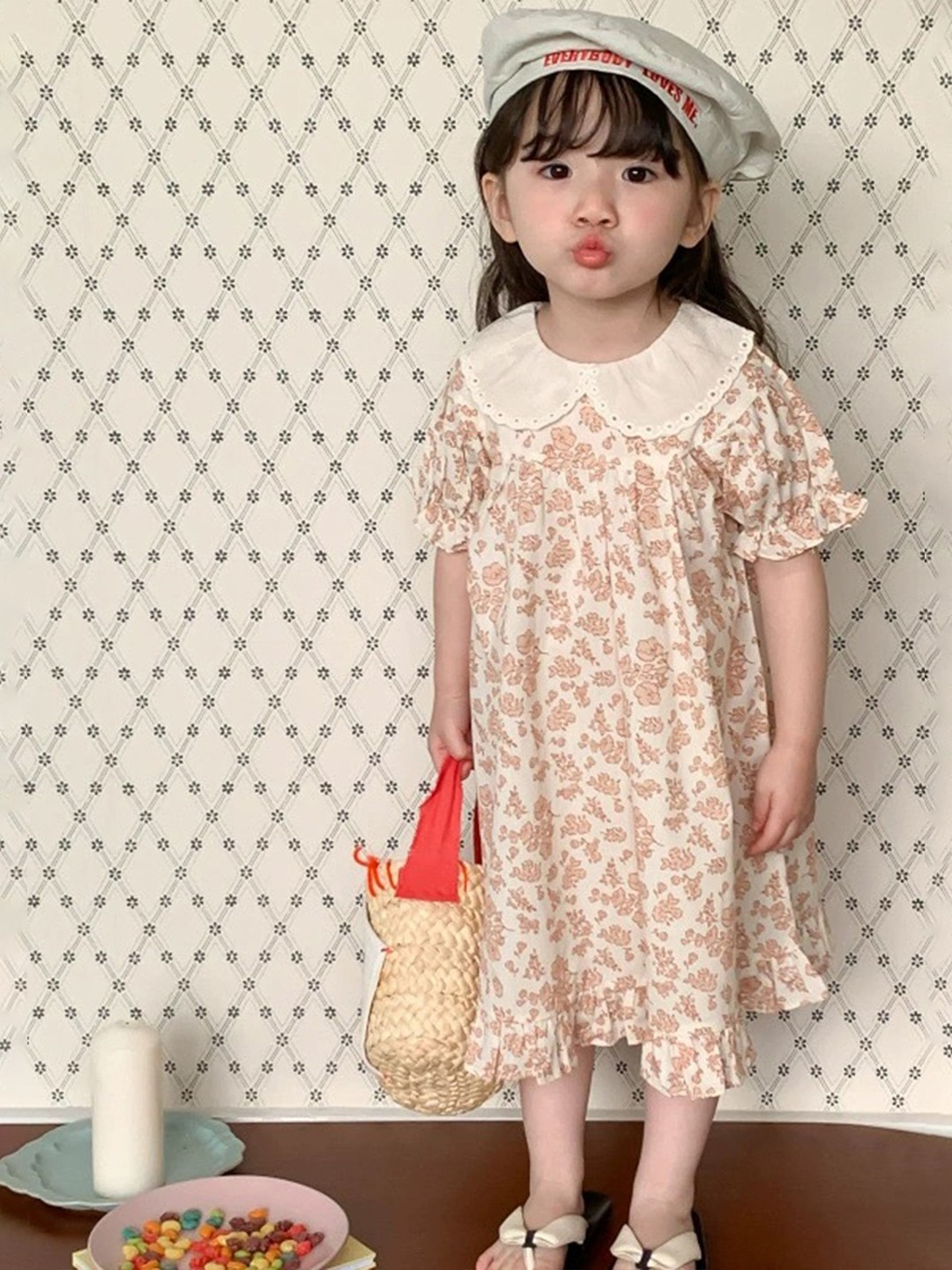 LULU & SKY Girls Floral Print Peter Pan Collar Neck Puff Sleeves A-Line Dress, Off white
LULU & SKY Girls Floral Print Peter Pan Collar Neck Puff Sleeves A-Line Dress, Off white