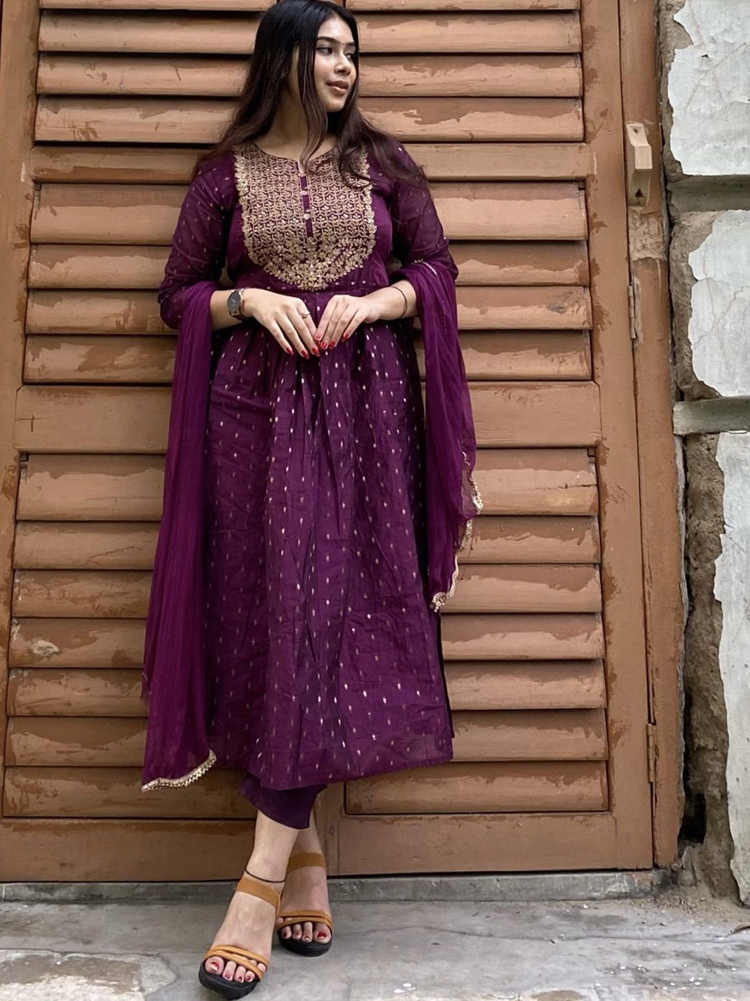 VredeVogel Floral Embroidered Pleated Notch Neck Zari A-Line Kurta With Trouser & Dupatta, Purple
VredeVogel Floral Embroidered Pleated Notch Neck Zari A-Line Kurta With Trouser & Dupatta, Purple