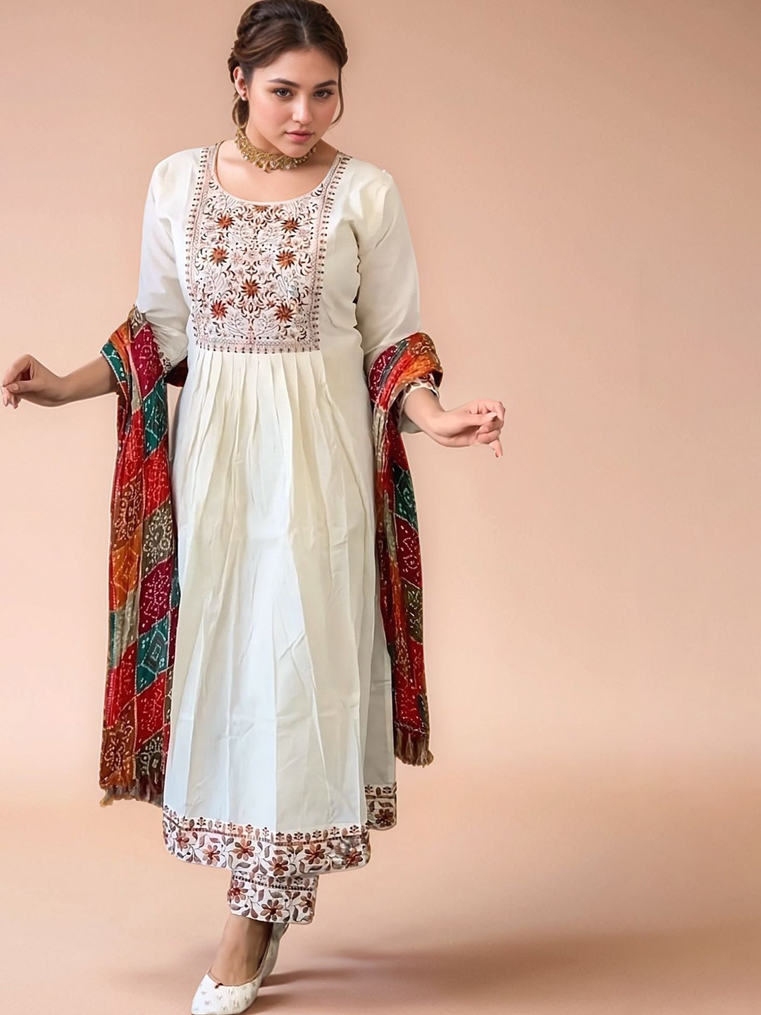 Siya Fashion Floral Embroidered Straight Thread Work Kurta With Trousers And Dupatta, White
Siya Fashion Floral Embroidered Straight Thread Work Kurta With Trousers And Dupatta, White