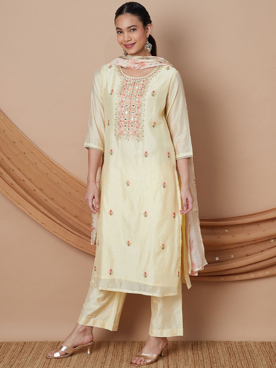 Melange by Lifestyle Embroidered Chanderi Silk Straight Kurta With Trousers & Dupatta, Yellow
Melange by Lifestyle Embroidered Chanderi Silk Straight Kurta With Trousers & Dupatta, Yellow