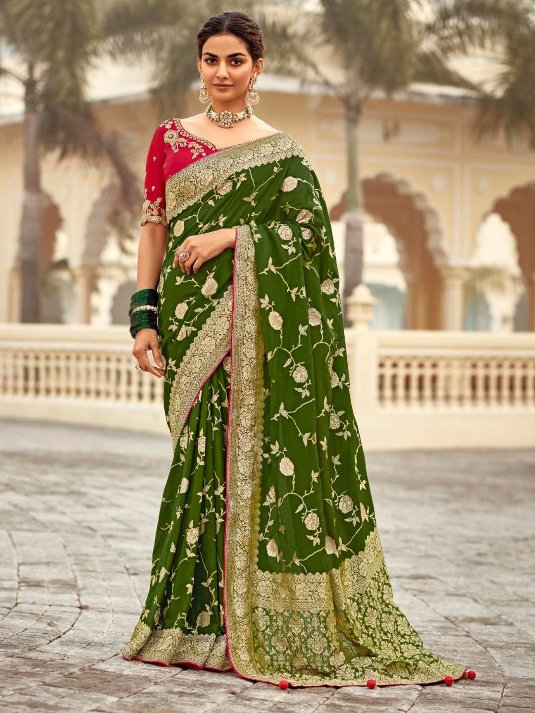 DEVATITHI Woven Design Zari Green Banarasi Silk Saree
DEVATITHI Woven Design Zari Green Banarasi Silk Saree