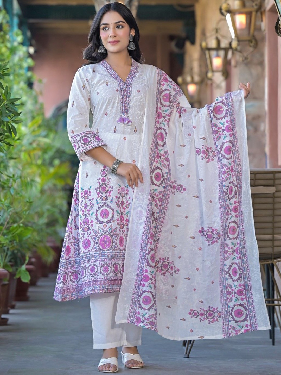 AUTUMN LANE Floral Printed V-Neck Pure Cotton A-Line Kurta With Trousers And Dupatta, White
AUTUMN LANE Floral Printed V-Neck Pure Cotton A-Line Kurta With Trousers And Dupatta, White